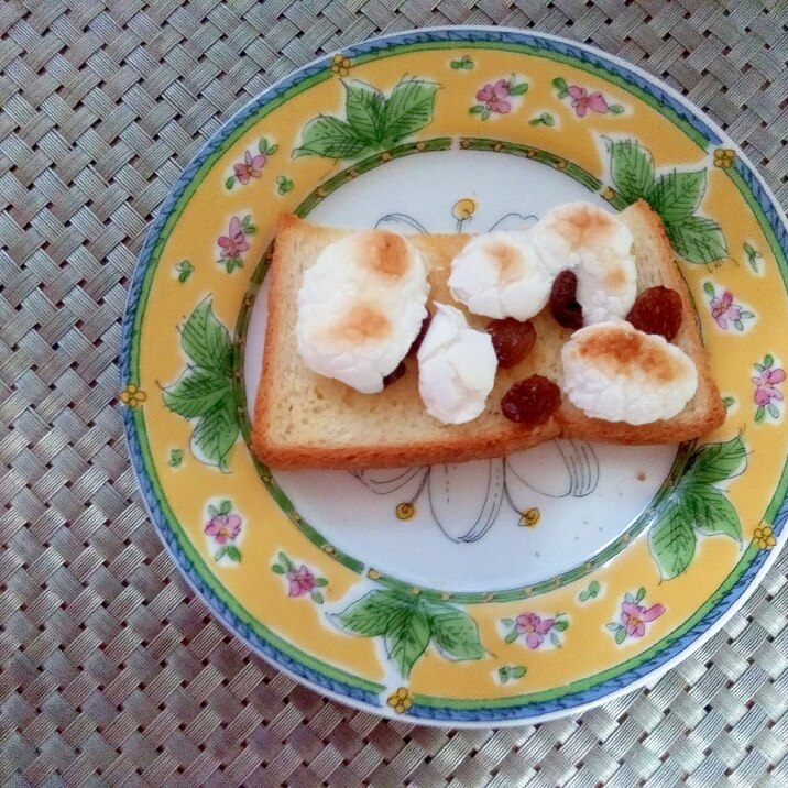 朝食！とろりんマシュマロパン